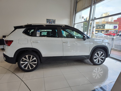 Imagen 7 de 25 de Volkswagen Taos Highline 250 Bitono Autotag My23 Autotag 0km