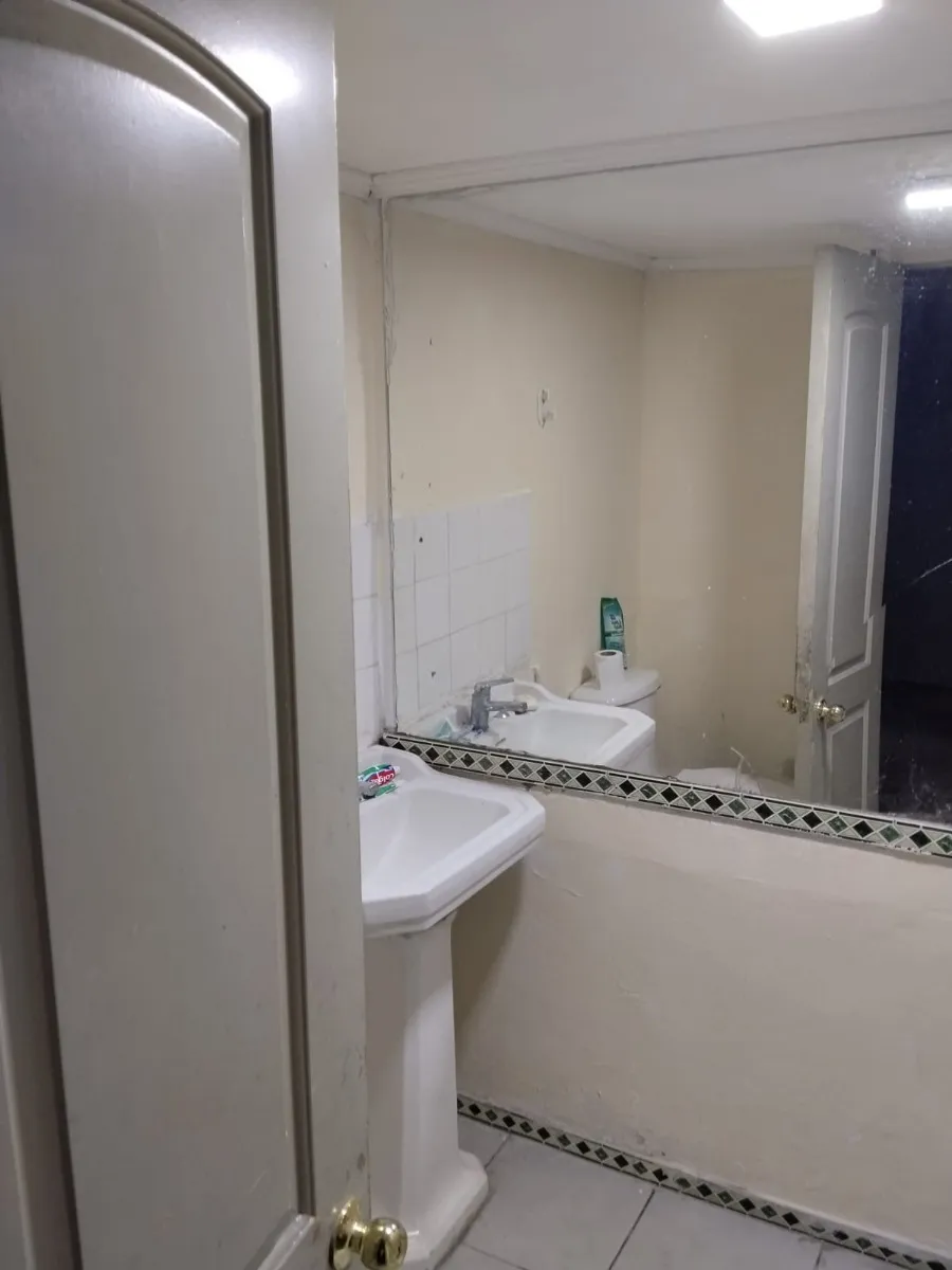 Imagen 3 de 4 de Casa Para Remodelar, A 3 Cuadras De Metro Simón Bolívar