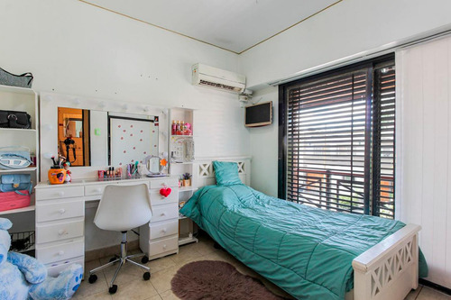Venta Casa 5 Ambientes Cochera Y Patio - Liniers - Apto Credito