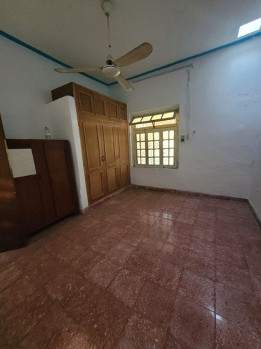 Casa Amplia Con Techos Altos A 2 Cuadras De La Iglesia De San Cristobal