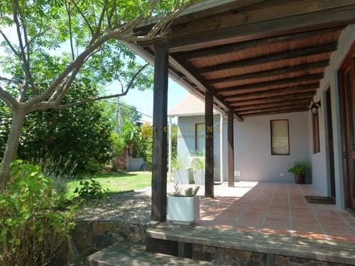 Casa En Pinares De 4 Dormitorios, 3 Baños, Cocina, Living-comedor - Consulte!!!!!- Ref: 1692