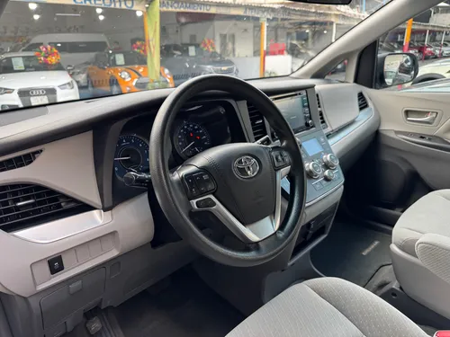 Toyota Sienna 3.5 Le At