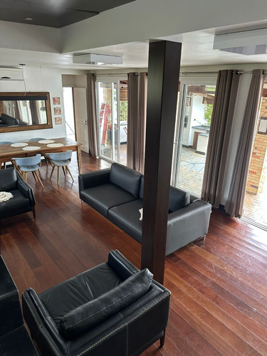 Casa Alto Padrão Com 3 Dormitórios E 1 Suíte Próximo Ao Centro De Criciúma