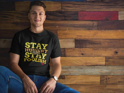 Playera Hombre Geek Apple Frase - Stay Hungry Stat Foolish