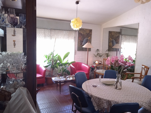 Casa Esquina Sobre Avda. 2 Dormitorios, Lagomar Sur.