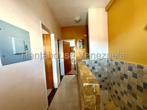 Dalisa Bigott Vende Casa Dúplex En Urbanización Don Pepe, Cabudare | 2h/3b | Cocina Moderna, Family Room, Tanque Subterráneo | #25-16104