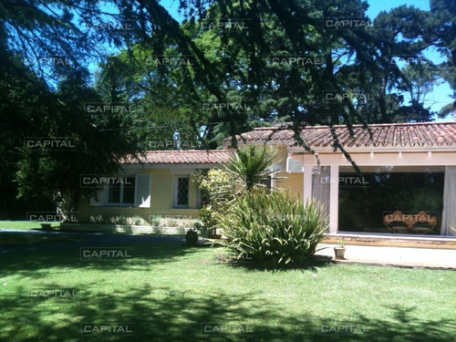 Excelente Propiedad A Metros De Los Colegios!-ref:29939