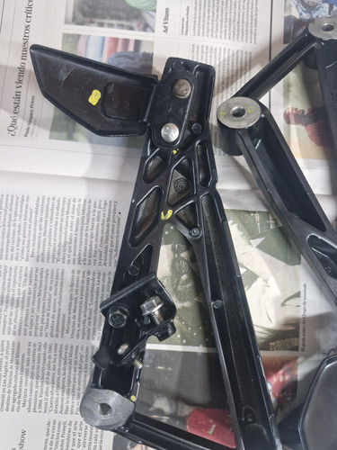 Soporte Trasero O Apoya Pies Completo Bajaj Rouser Ns 200