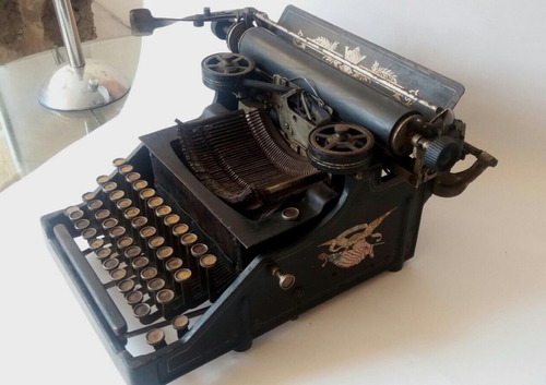 Máquina  De Escribir Norteamericana