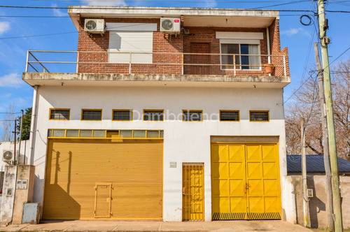 Casa  En Venta O Permuta Ubicado En Moreno,  G.b.a. Zona Oeste
