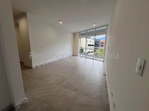 Apartamento Remodelado En Alquiler 25-24995 Cs