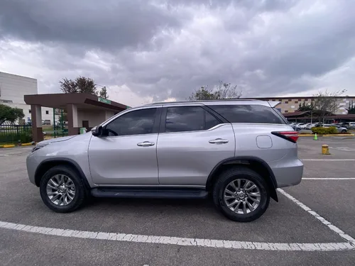 Toyota Fortuner Srv 2.4 Diesel 4x2 At 2023