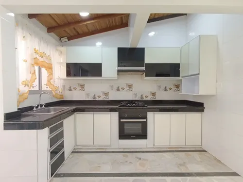 Casa En Venta En Prados Del Este. Cod V30246