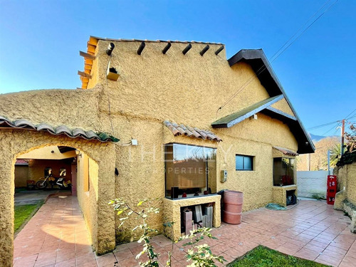 Casa En Venta De 5 Dorm. En Olmué