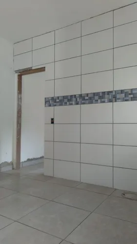 Casa 2 Dormitórios Em Bairro Residencial, Próximo A Comércios, Escolas, Transportes E Muito Mais!