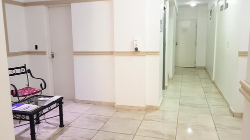 Imagen 7 de 16 de Venta-caseros Centro-departamento De 2 Ambientes Con Cochera Fija, Cubierta Y Balcón.