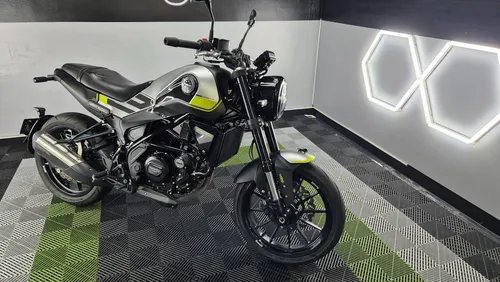 Benelli Leoncino 250cc, Modelo 2023 Color Gris, Único Dueño,