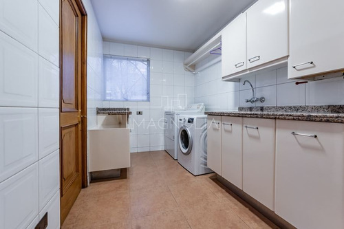 Casa En Venta De 6 Dorm. En Lo Barnechea