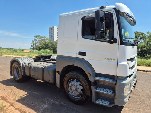 Mercedes Bens Axor 1933 4x2 2014 Automático