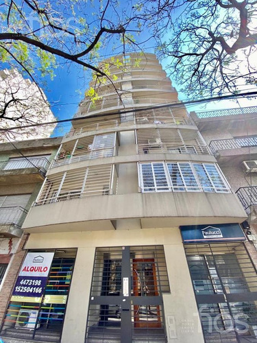 Venta-departamento - 2 Dormitorios-balcón-semipiso- Macrocentro