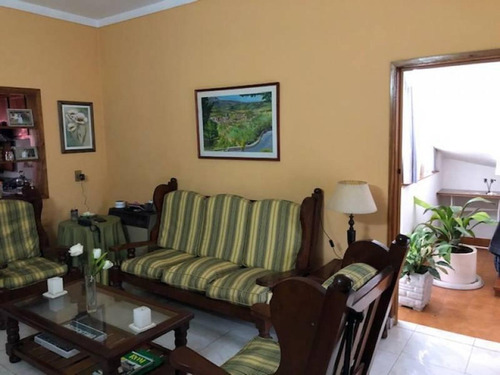 Imagen 3 de 29 de En Venta. Amplia Casa 4 Dorm, Patio Con Quincho Y 2 Cocheras