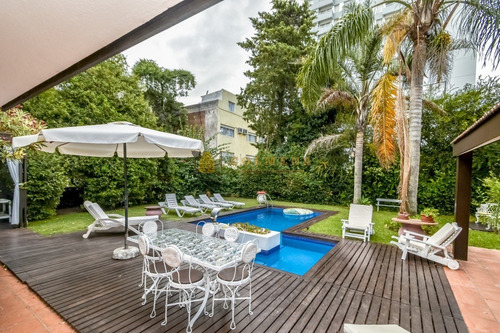Casa De Cuatro Dormitorios En Venta Punta Del Este- Ref: 2579
