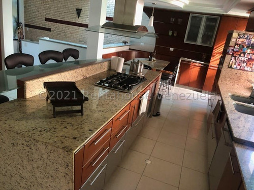 Se Vende Casa Tipo Townhouse Espaciosa, Amplia Inm, Con Cocina Empotrada Concepto Abierto E Integrada A La Sala Y Patio, Pisos De Porcelanato, Pozo Y Planta Electrica 100%. Altos De Guataparo