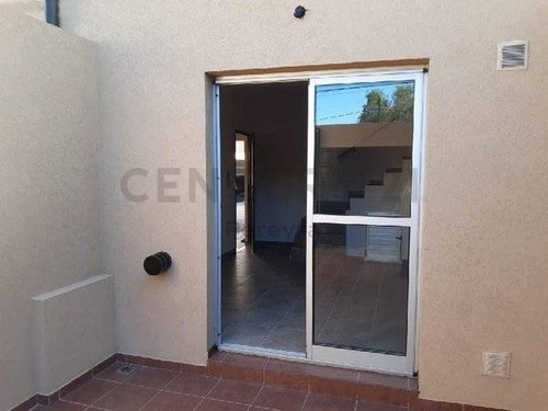 Imagen 7 de 18 de 133 Entre 70 Y 71 . Duplex En Venta, Los Hornos.-