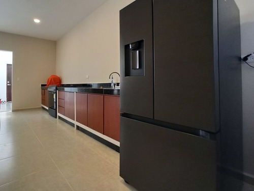 Venta De Casa De Un Piso, Remodelada En Baspul, 4 Recámaras