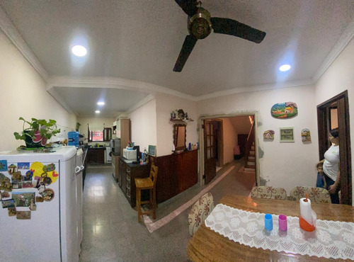 Amplia Casa Con Patio