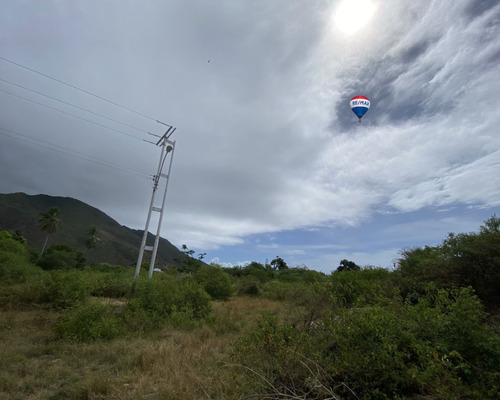 Re/max 2mil Vende Terreno En La Asunción, Sector Camoruco. Isla De Margarita, Estado Nueva Esparta