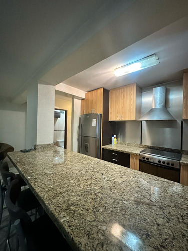 En Alquiler Apartamento En Urbanización San Isidro. Yb7263