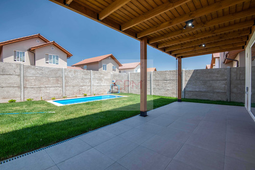 Se Arrienda Gran Casa De 3d-3b Estacionamient (73513)