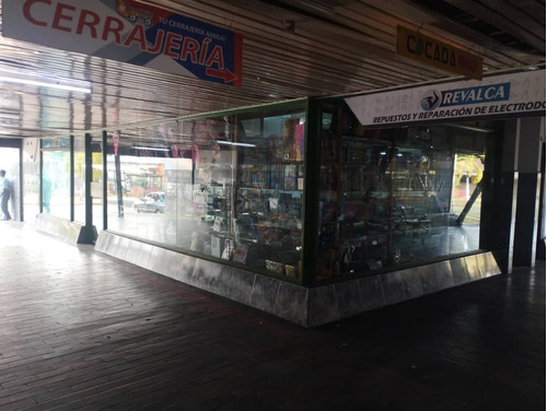  Se Vende Local Comercial Centro Comercial La Esmeralda. Urb La Esmeralda San Diego