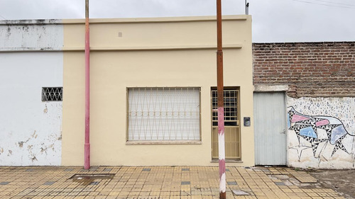 Imagen 1 de 5 de Local - Centro De Lujan