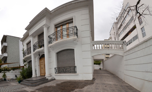 Imagen 1 de 18 de Casona En Avenida Los Leones
