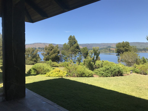 Casa En Venta De 6 Dorm. En Vichuquén