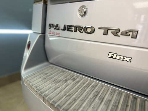 Mitsubishi Pajero TR4 2.0 4X2 16V 140CV FLEX 4P AUTOMÁTICO