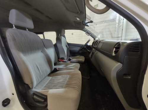 Imagen 13 de 15 de Nissan Urvan 2019 2.5 15 Pas Ampliapack Seg Die Mt