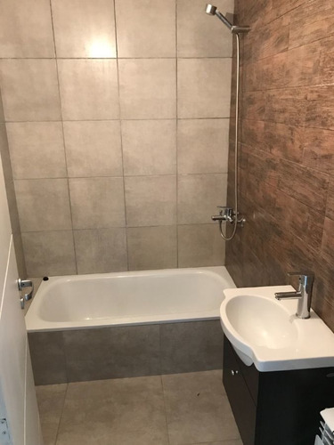 Imagen 12 de 14 de Hermoso Departamento En Venta De 3 Ambientes Con Cochera - Banfield