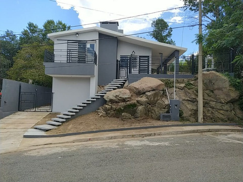 Propiedad Remodelada De Dos Dorm. En Villa Carlos Paz