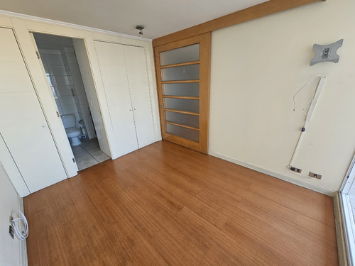 Arriendo Depto. Año Corrido Sin Muebles En Coraceros.