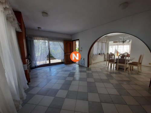 Casa En Venta, Mansa, Punta Del Este, 4 Dormitorios.- Ref: 210001