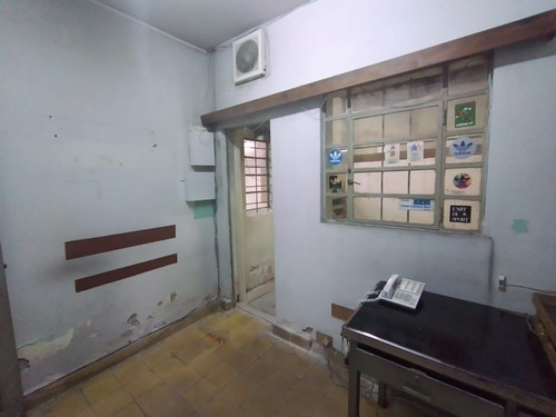 Local Comercial En Barrio Reus /excelente Zona