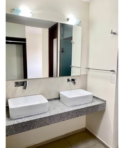 Casa En Renta Con Cuarto De Servicio En Zibata K