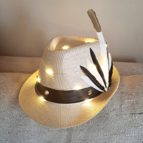 Sombrero Panameño Novio Con Tachas, Plumas Y Led 