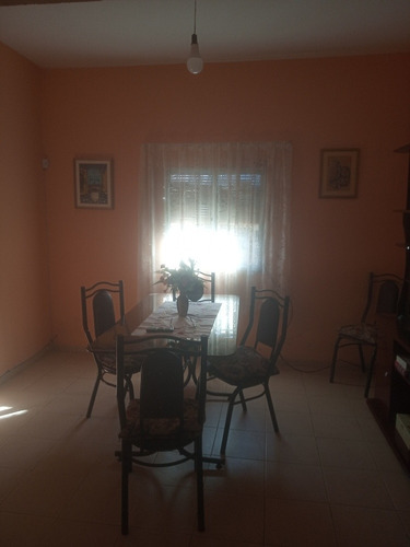Casa Muy Prolija Con Amplio Terreno
