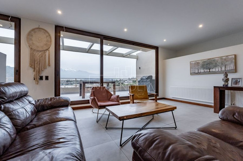 Casa En Venta De 4 Dorm. En Lo Barnechea