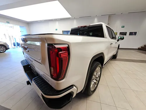 GMC Sierra 6.2 Denali Dvd At
