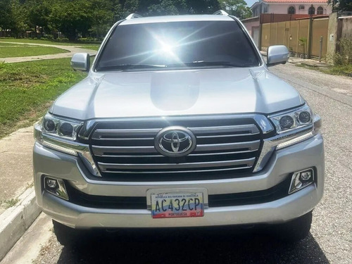 Imagen 2 de 9 de Toyota Land Cruiser Lc200 Dubai 2018 V8 4x4 Automático